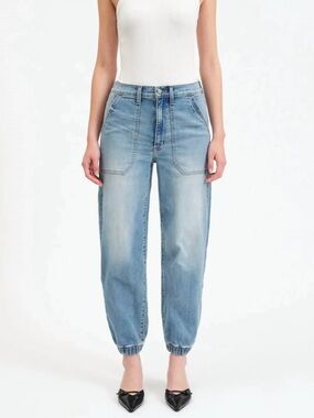 NWT Daze Denim Champ High Rise
Joggers Jeans! Size 26